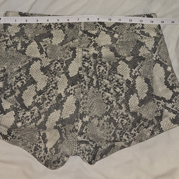 H&M Gray and White Jean Shorts with Snakeskin Print - Picture 5 of 9